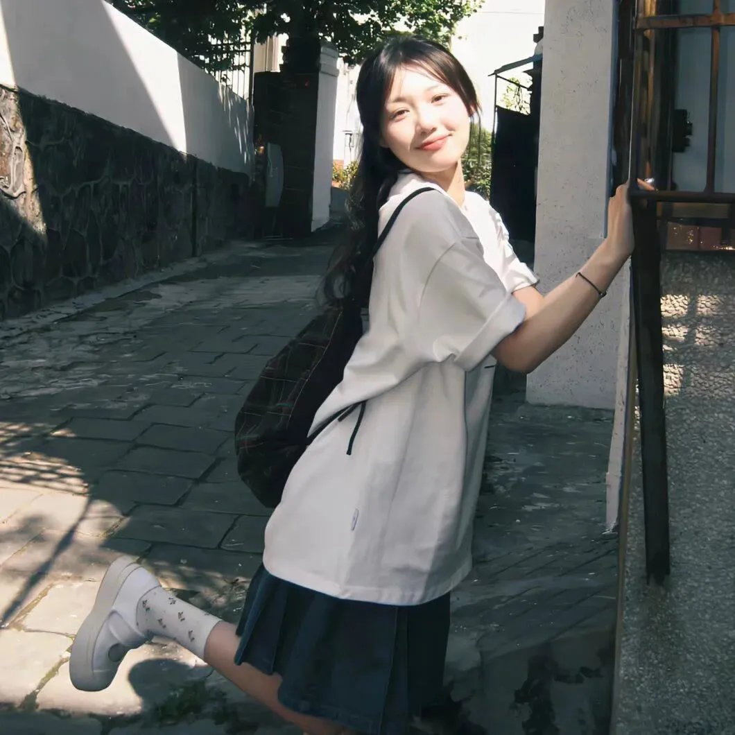 黑影窥窗